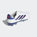 Championes de fútbol Adidas Copa Pure 2 Elite, color blanco con detalles en azul y rojo.