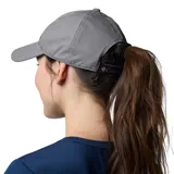 Gorra gris de Columbia con logo bordado en blanco. Cuenta con tecnología Omni-Freeze ZERO™ para enfriamiento superior y Omni-Wick™ para absorber la humedad.