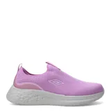 Championes Umbro para mujer de estilo slip-on, color negro, con capellada de tejido respirable y diseño sin cordones. Incluyen tiradores en el talón y el empeine para facilitar el calce, y una suela de goma al tono con amortiguación.
