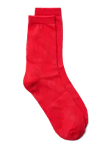 Medias tobilleras rojas con diseño de rombos calados.