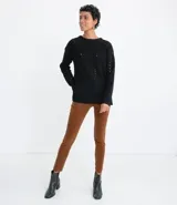 Pantalón skinny de terciopelo color marrón, con cintura alta y bolsillos. Marca Marfinno.