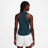 Musculosa de running Nike Fast Dri-Fit Tanike, color azul petróleo, con espalda deportiva y logo reflectivo en el pecho.