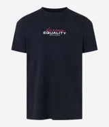 Remera negra de algodón con cuello redondo y mangas cortas. Estampa en la espalda con dos carpas koi y texto en japonés.