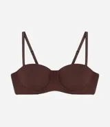 Soutien strapless color marrón, con copa hueca estructurada y tirantes finos extraíbles ajustables.