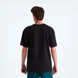 Camiseta negra de algodón, corte oversize, cuello redondo y manga corta. Logo de la marca bordado en el pecho.
