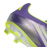 Championes de fútbol Adidas F50 Club FG/MG, color violeta con detalles en amarillo y blanco.