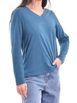 Remera de manga larga color ladrillo, con escote en V.