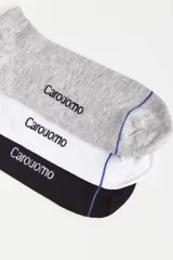 Pack de tres pares de soquetes tobilleros en color negro, blanco y gris con detalles en azul.