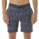 Short de baño con estampado geométrico en tonos azul, celeste y rojo. Cintura elastizada en color gris oscuro con cordón de ajuste.