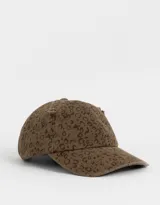 Gorra de denim color marrón con estampado animal print y regulador metálico trasero.