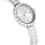 Reloj Swarovski modelo Matrix Bangle, con caja y pulsera de acero inoxidable color plateado, bisel con cristales transparentes y esfera plateada con logo de cisne.