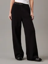 Pantalón negro de pierna ancha con cintura elástica con el logo de Calvin Klein.