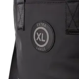 Bolso matero negro con diseño 3 en 1: se puede usar como mochila, bolso de mano o bandolera. Confeccionado en PU resistente, cuenta con compartimento para notebook, mate y termo. Tiene acceso con cierre, bolsillos internos y externos, correa regulable y herrajes plateados.