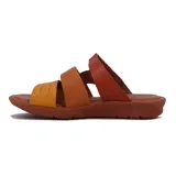Sandalias bajas de cuero con tres tiras combinadas en tonos marrón, rojo y bordó. Ajuste con velcro en el tobillo y suela marrón. Marca Country Sand.