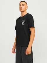Camiseta negra de manga corta y cuello redondo con estampado en el pecho que dice "Wood Fired Since 1993 Pizza House".