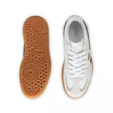 Championes Puma Palermo Lamoda, color blanco con detalles en rosa y suela de goma color caramelo.