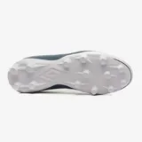 Championes de fútbol Umbro Neo Striker negros con logo blanco.