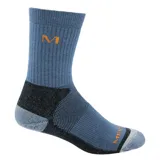 Calcetines de lana merino color azul con detalles en negro y gris. Presentan logo de la marca en color naranja. Ideales para actividades outdoor.