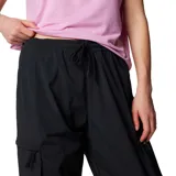 Pantalón cargo verde oliva de corte recto, con cintura elástica ajustable con cordón, bolsillos laterales y bolsillos cargo con cierre.
