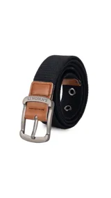 Cinturón casual negro de tela canvas con hebilla metálica plateada y detalles en cuero sintético negro.