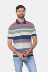 Remera polo de hombre a rayas horizontales en jersey de algodón. Con botones personalizados y logo bordado en el pecho.