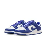 Zapatillas bajas de cuero color azul y blanco, con suela de goma y diseño clásico.