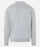 Sweater gris de tejido de punto con cuello redondo y mangas largas. Corte clásico.