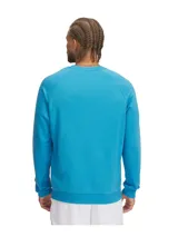 Buzo Under Armour Rival Fleece Crew gris con logo blanco en el pecho.