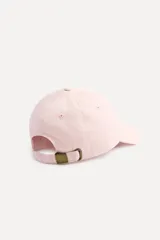 Gorra rosa de algodón con visera y parche bordado con el número 50 y la leyenda "A Coruña".