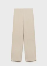 Pantalón de punto color beige, de corte wide leg, tiro medio y cintura elástica.