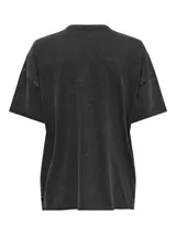 Camiseta negra con estampado de leopardo dentro de un triángulo y la palabra 'HEROIC' en la parte superior. Corte holgado y mangas cortas.