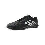 Championes de fútbol Umbro Classico III TF para hombre, color negro con logo Umbro en blanco.