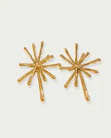 Par de caravanas doradas de acero quirúrgico hipoalergénico con baño en oro 18K, con forma irregular.