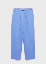 Pantalón de lino celeste con cintura elástica ajustable con cordón.