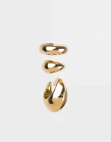 Set de tres aros dorados: dos earcuff a presión y una argolla gruesa con cierre a presión.