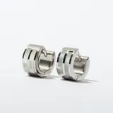 Par de aros tipo argolla de acero plateado con incrustaciones de nácar blanco.