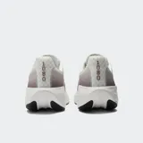 Championes de running New Balance Fresh Foam X 1080 V14, color blanco con detalles en gris y logo en marrón.