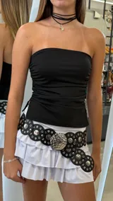 Top strapless negro con frunce lateral.