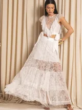 Falda larga de encaje negro con cintura alta y lazo lateral.