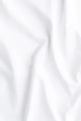 Remera blanca de manga corta en tejido de punto elástico, corte ajustado y cuello redondo.