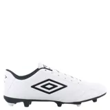 Championes de fútbol Umbro Classico II HG, color negro con logo Umbro en el lateral y suela blanca con tapones.
