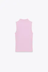 Musculosa marrón de algodón y modal, con cuello alto.