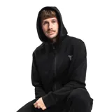 Campera con capucha color negro, con cierre frontal y logo estampado en el pecho.