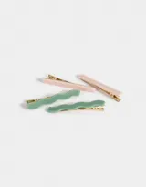 Set de cuatro hebillas para el pelo, dos con forma rectangular y dos con forma ondulada.