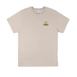 Remera color beige con estampado pequeño en el pecho con el logo de la marca Rivvia.