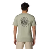 Remera gris de manga corta con logo de Columbia en el pecho.