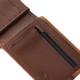 Billetera bifold de cuero marca Rip Curl, modelo Stitched Rfid All Day. Presenta un diseño de dos tonos en marrón claro y oscuro, divididos por una costura decorativa en zigzag. Incluye una placa metálica con el logo de la marca en el frente y tecnología de protección RFID.
