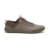 Zapatillas urbanas de hombre color marrón topo, con capellada de nobuk recubierto de PU, forro 100% reciclado postindustrial, plantilla de espuma EVA suave, suela de goma duradera y construcción Strobel.