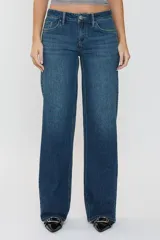 Jean de tiro bajo y pierna ancha, color azul denim. Diseño de estilo Y2K con corte favorecedor.