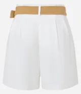 Short clochard azul marino de viscolino con trabillas en la cintura, cinturón con hebilla de madera y pliegues.